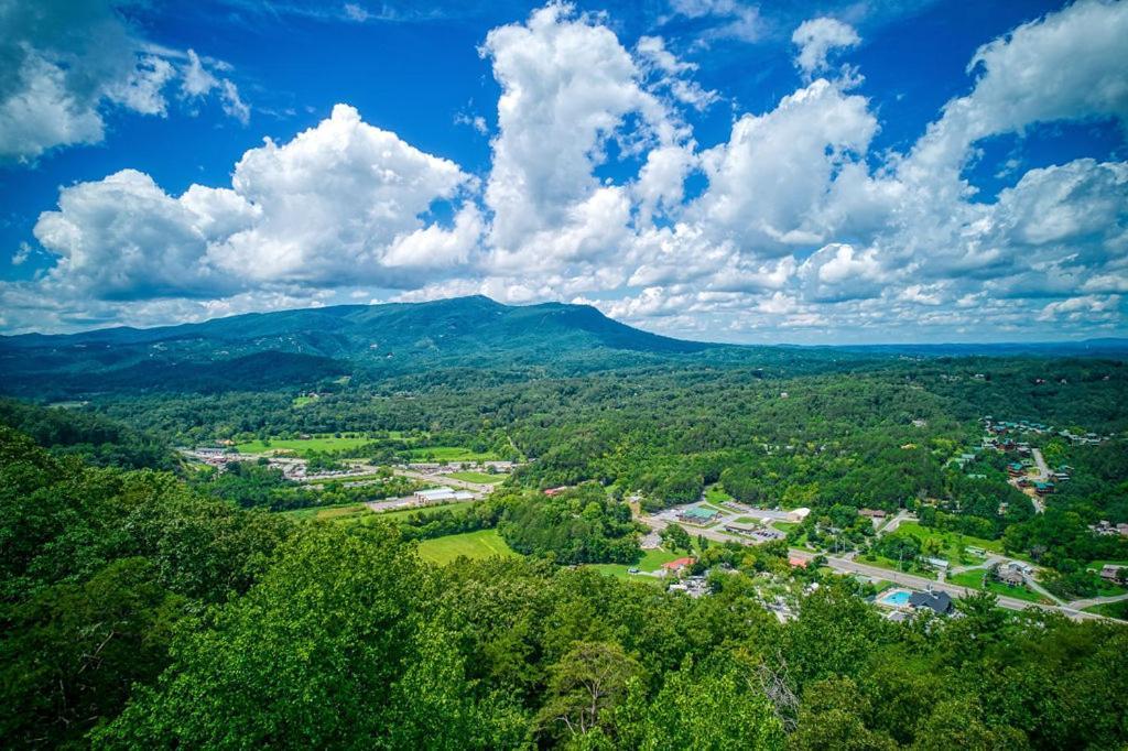 Suite Sensations, Hot Tub, Pool Table, 1089 Free Tickets Each Paid Day, Dollywood And More Пиджен Фордж Екстериор снимка