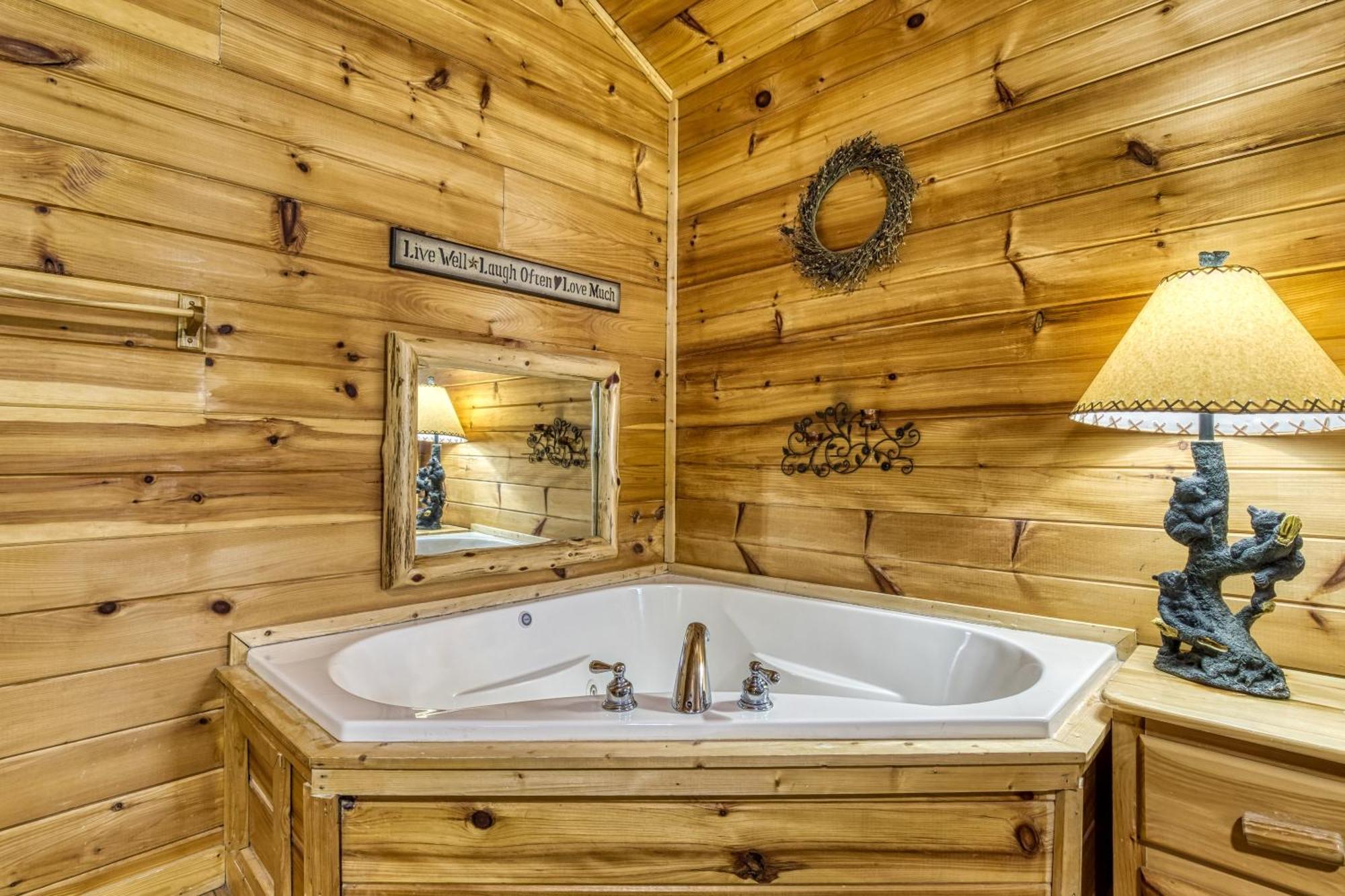 Suite Sensations, Hot Tub, Pool Table, 1089 Free Tickets Each Paid Day, Dollywood And More Пиджен Фордж Екстериор снимка