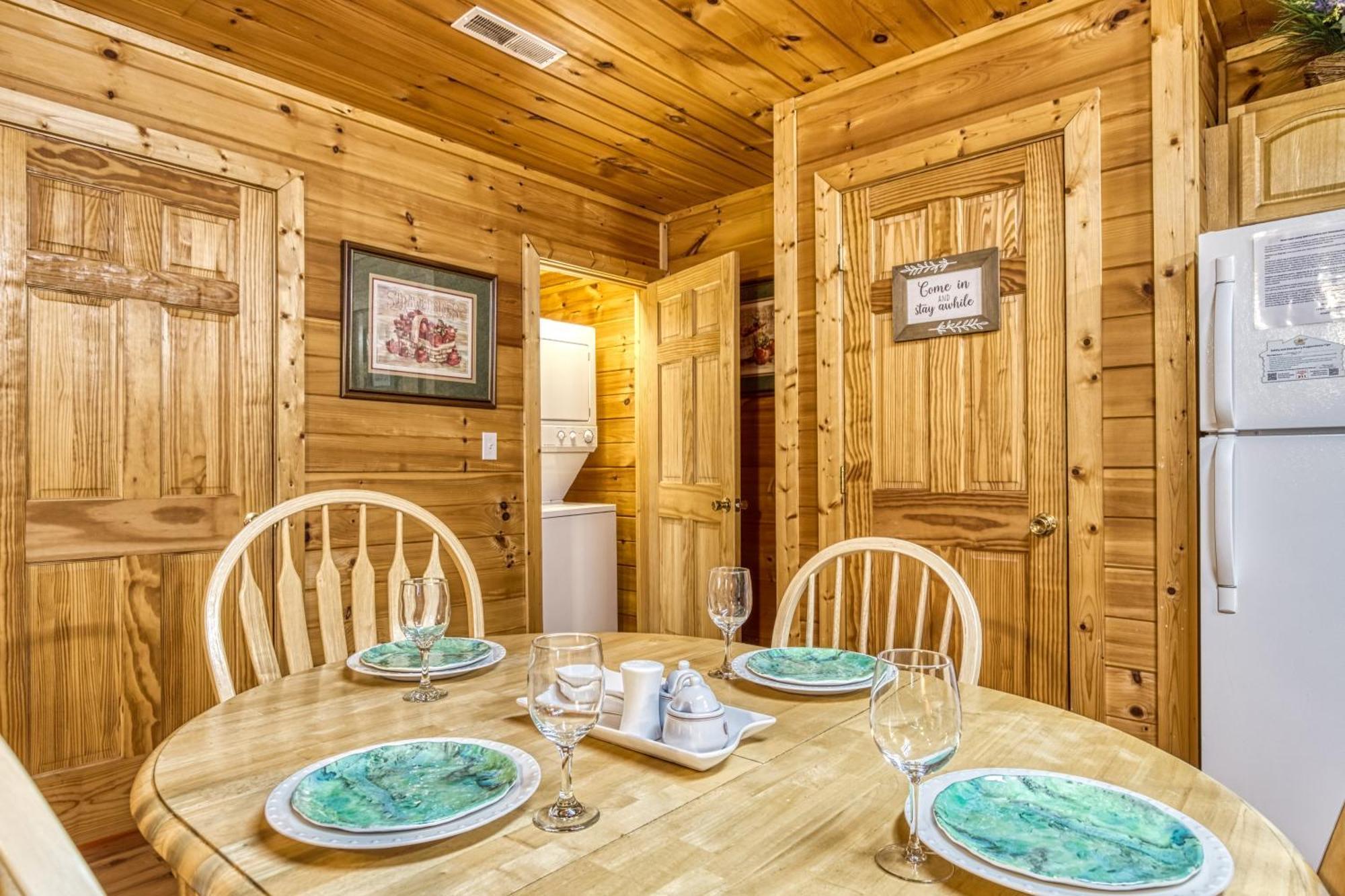 Suite Sensations, Hot Tub, Pool Table, 1089 Free Tickets Each Paid Day, Dollywood And More Пиджен Фордж Екстериор снимка